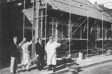 Das Werfthauses in der Schmiedestraße wurde für die Denkmalpflege 1988 in ein Baugerüst gehüllt