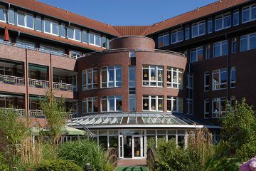 Der einladende sonnige Innenhof des Wohnstiftes